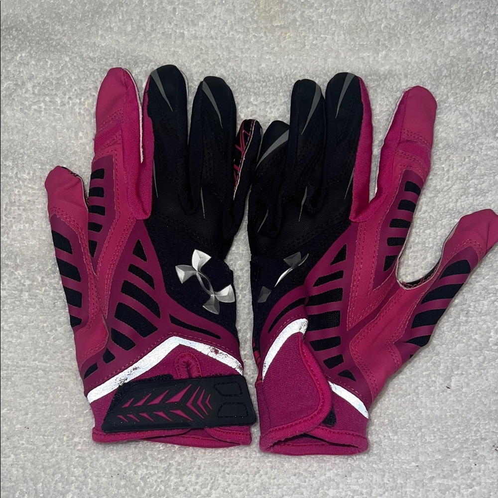 Under Armour Fuchsia and Black Sports Gloves